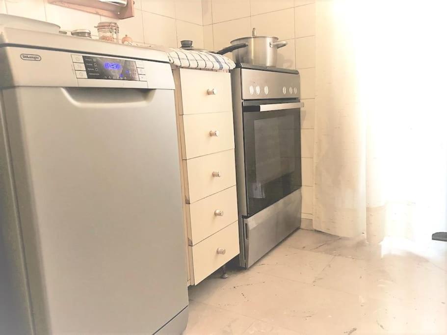 Theano'S Cozy & Quiet Lux Central Flat - Wifi & Full Amenities Patras Exteriör bild